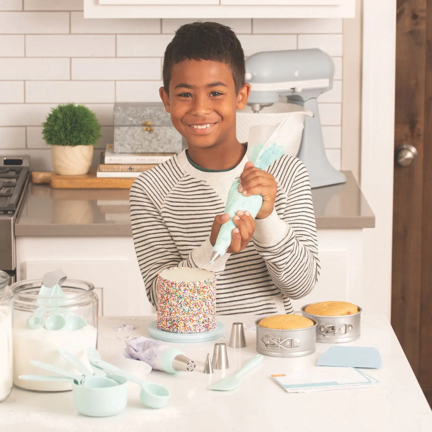 MindWare Playful Chef Deluxe Cake Decorating Studio Kit - Kids Ages 8+ Kitchen Pretend Play Set with Multiple Tools for Cake Decoration & Hands-On Baking