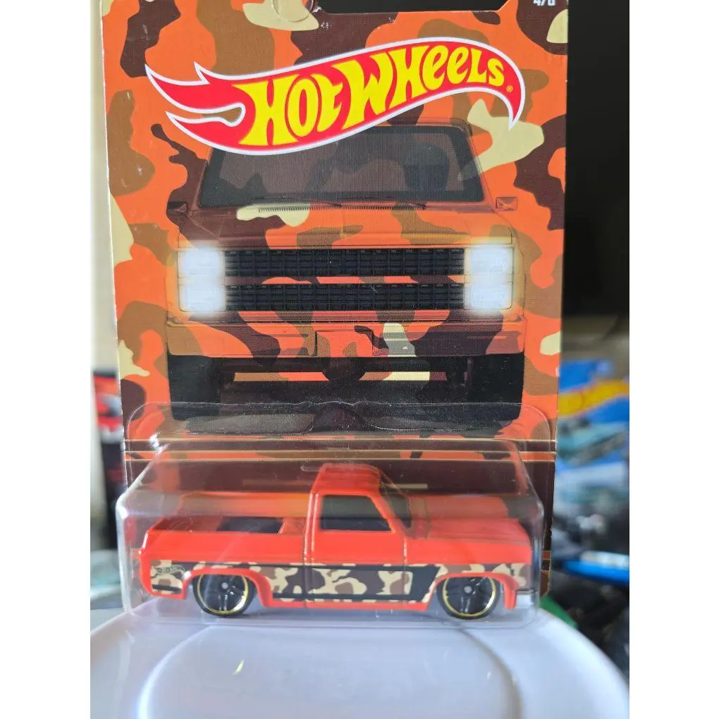 Hot Wheels Camo 82 Silverado