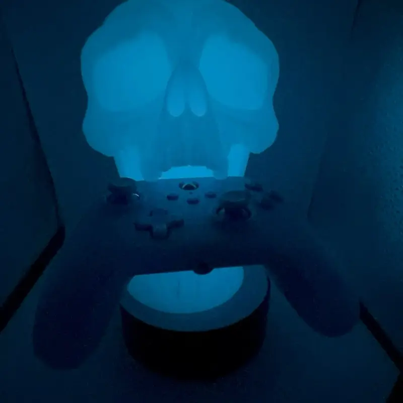 Skull game control holder and headphones Skull game control holder and headphones