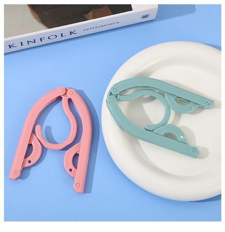 Multifunctional foldable clothes hanger