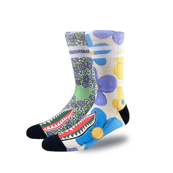 Personalized trendy sports socks men's and women's medium flower graffiti painted printed socks fashionable wear street skateboarding sports socks