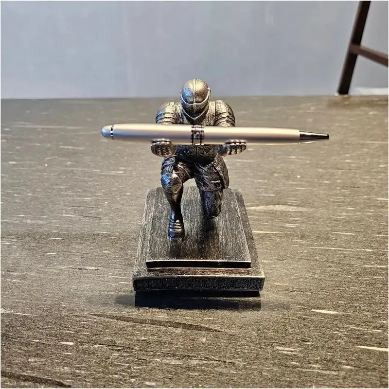 Executive Knight Resin Pen Holder, Pen Slot, Stationery Storage Organizer, Unique Desk Accessory, Ideal for Graduation & Birthday Gifts, Office Decor, Creative Desktop Accessories