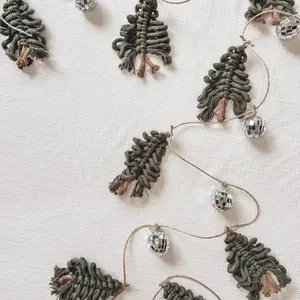 Tree garland