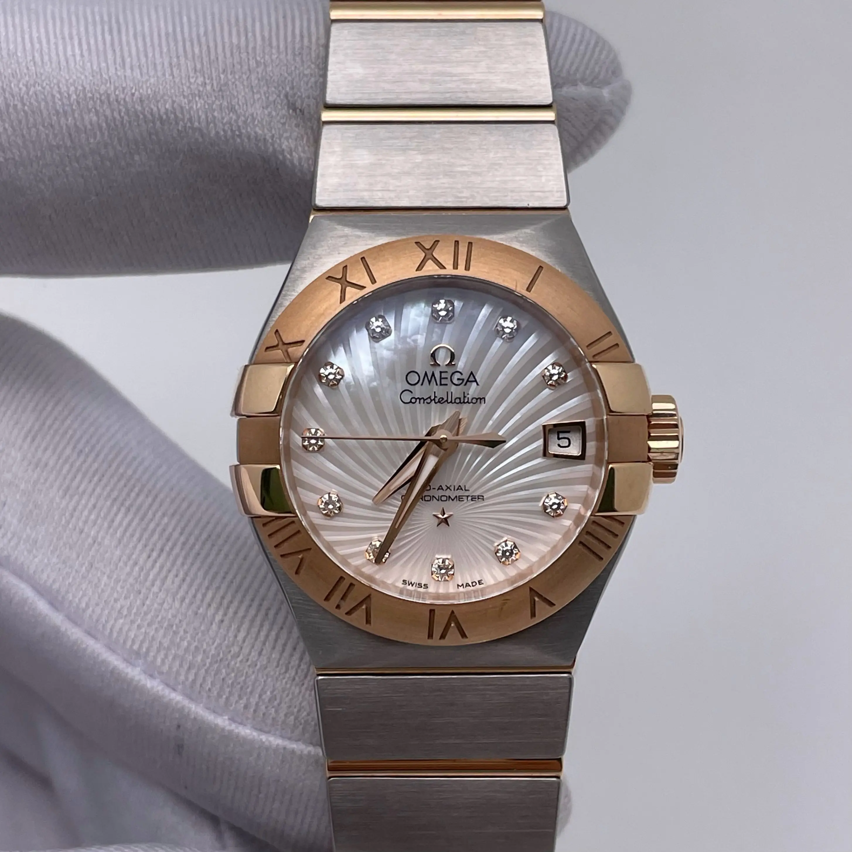 Wa/OMEGA Constellation Co-Axial 27 mm StainlessSteel and 18K Red Gold with Diamond-SetMother-of-Pearl Dial/4017