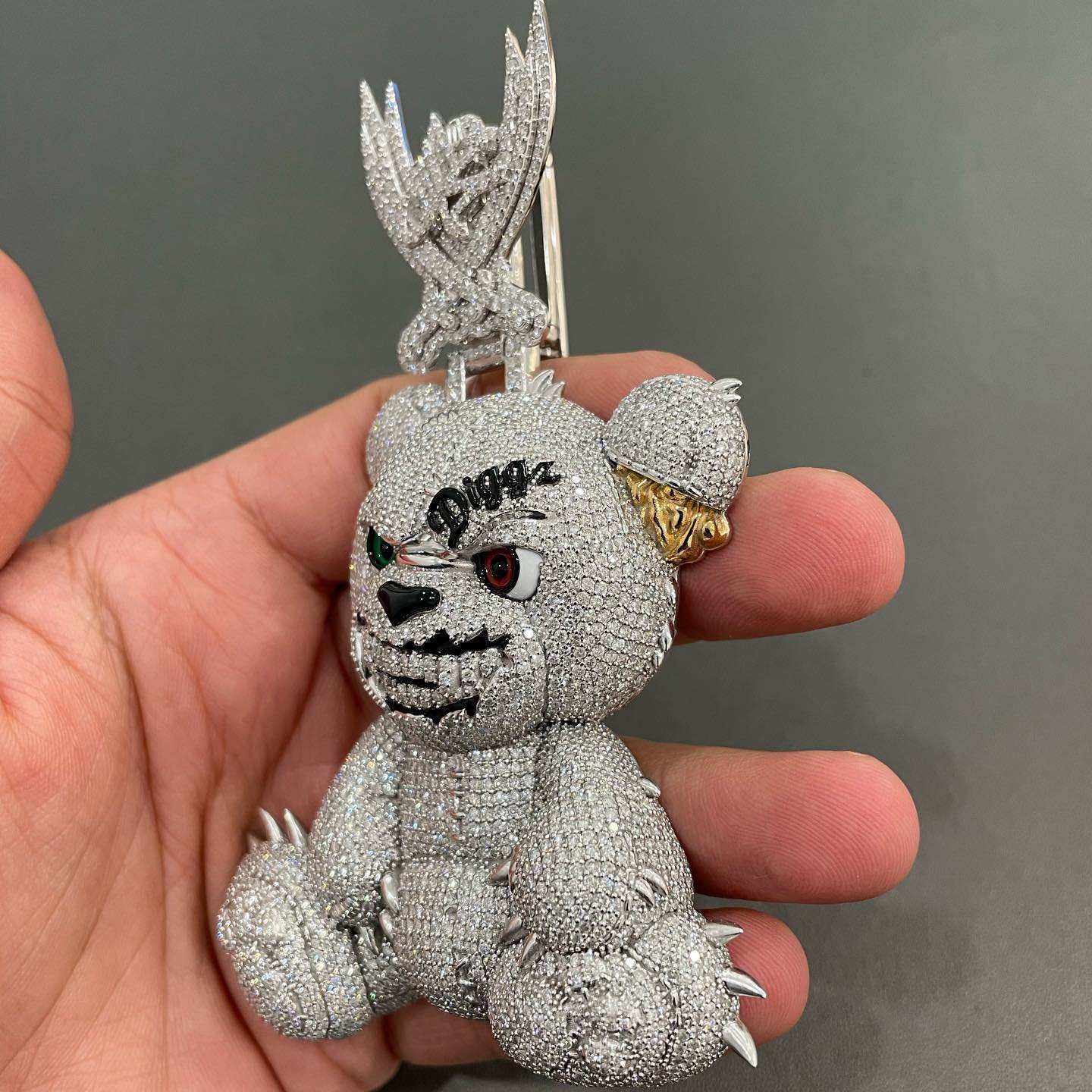 High-end Little White Bear custom pendant, luxurious high-end pendant, all-diamond luxury pendant, animal series pendant jewelry, trendy street culture jewelry pendant, anniversary gift for friends and family