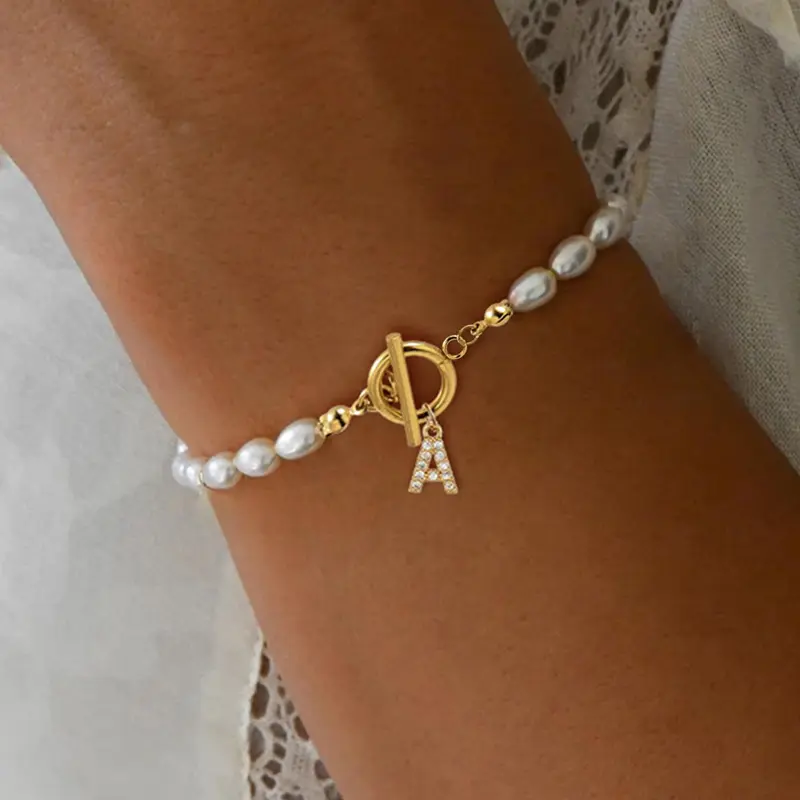 2024 Summer Women's Letter Initial Detail Faux Pearl Decor Back To School, Stainless Steel Ot Buckle Matching Jewelry, Casual Trendy Jewelry, Chain Clean Girl Accessories, Fall Outfits, Fall Freshness Fall, Letter Link Bracelet