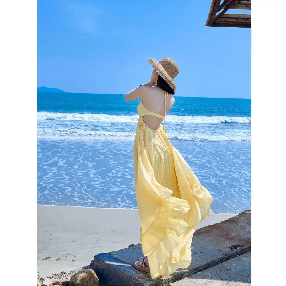 2026 Women's Yellow Elegant Halter Neck Backless Maxi Dress with Built-in  Bra Padded, Sleeveless Spaghetti Strap Flowy Beach Dress, Luxury Vacation  Outfit for Summer Beach, Holiday, Travel & Resort Wear - TikTok
