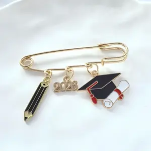 Graduation Season: Docral Cap and Gown Element Brooch, Class of 2026 Graduation, Suitable for Men and Women, High School and College Graduates,Reliable Graduation, Stylish and Durable bracelet
