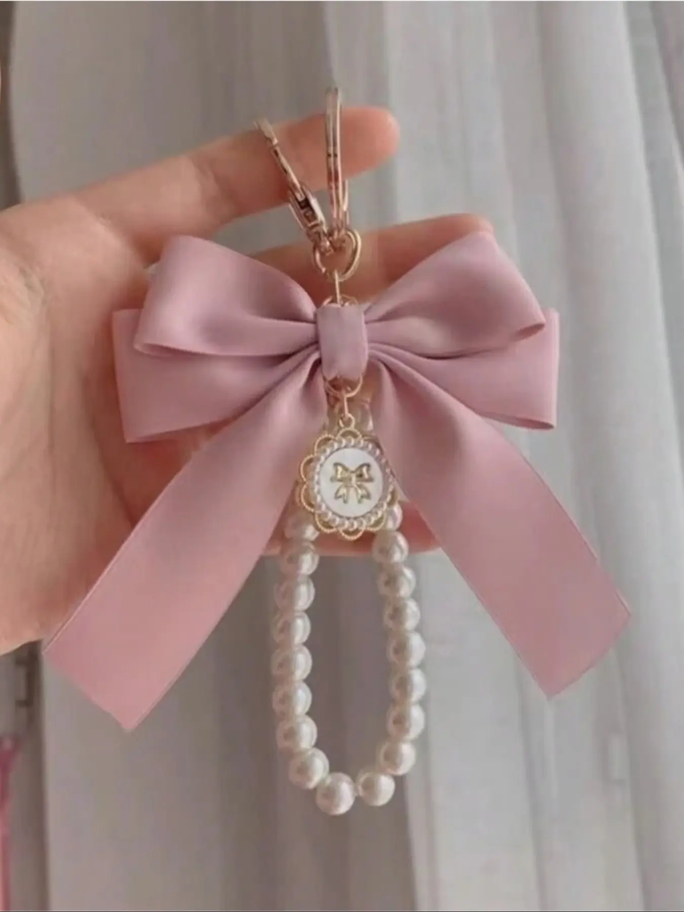 1pc Gorgeous Matte Bow-Knot Faux Pearl Trendy Cute Keychain Kawaii, Adorable Faux Pearl Beaded Bracelet, Vintage Charm, For Women/Girls Wallets, Socks, Backpacks, Cars, Ribbons, Pearl Pendants, Valentine's Day, Bow Keychain, Keychain For Bags