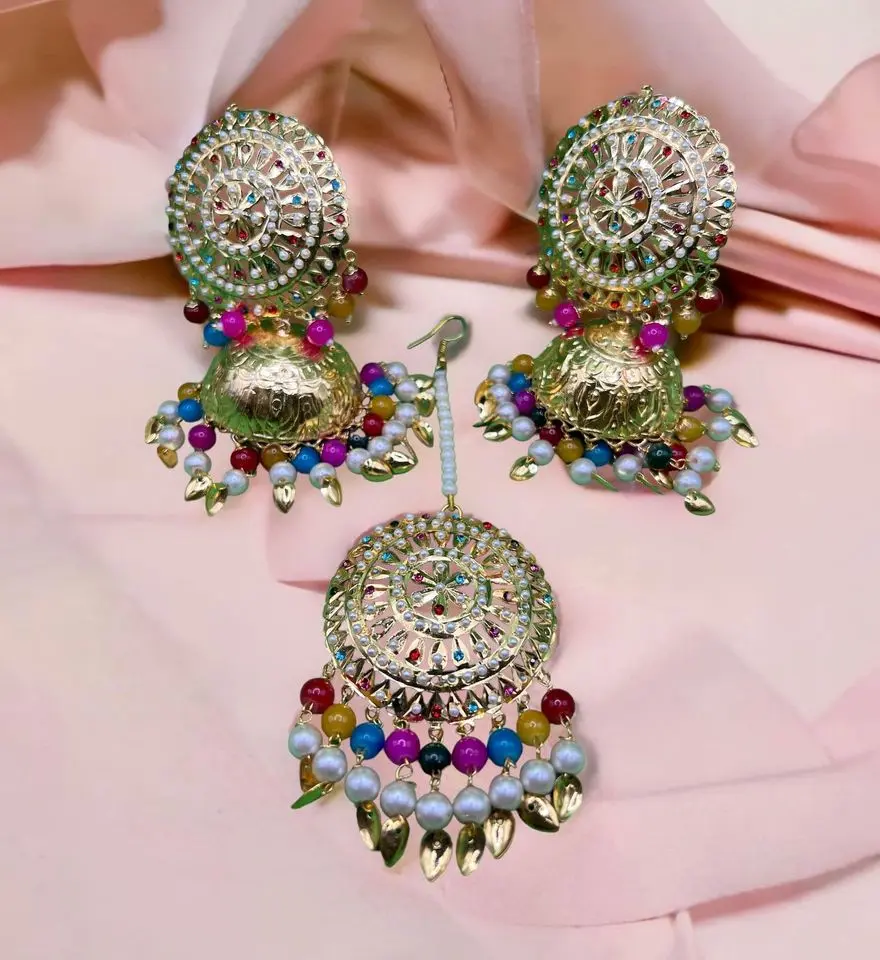 Earrings with tikka