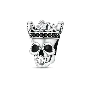 MULA S925 silver-plated crown skull pendant, royal king skull bead, set with black and clear cubic zirconia, gothic punk style, can be paired with Pandora bracelets and necklaces.