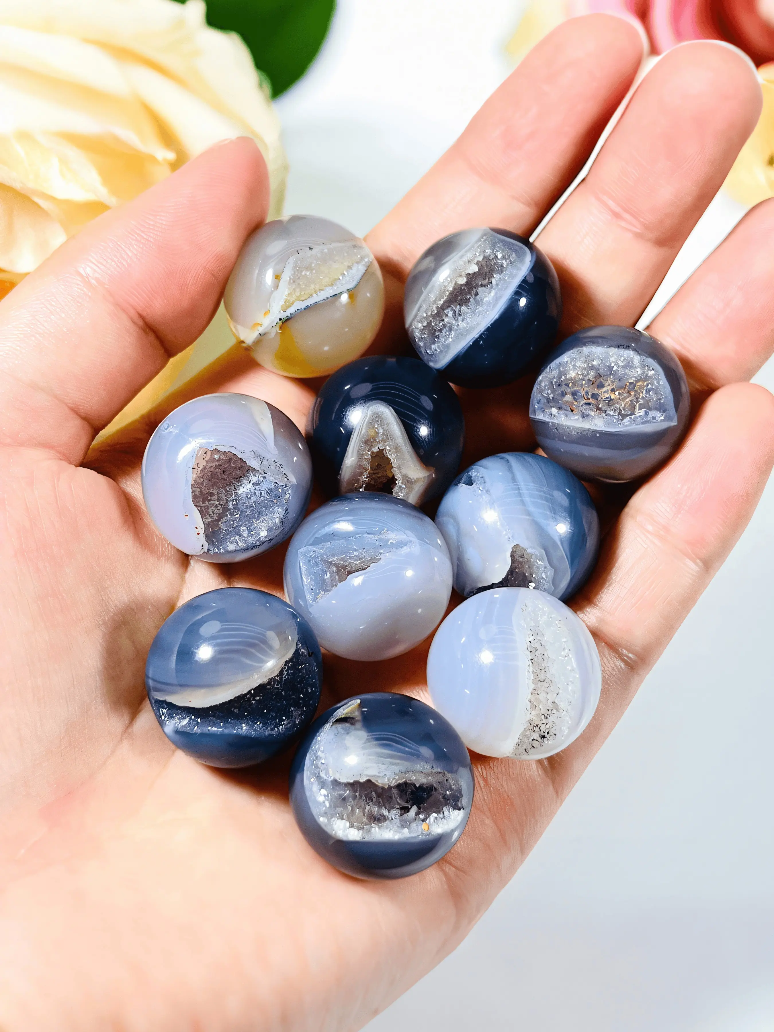 Natural Crystal Mini Agate Geode Sphere, 5 Counts/set Beautiful Smile Ball, Reiki Gemstone, Spiritual Crystal, Mini Home Decoration Ornament