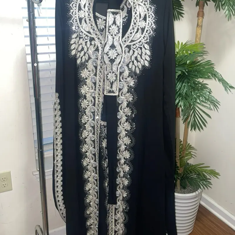 Hug Quality Caftan with Exquisite Embroidery and Elegant Design - 2 Peace Set for Exceptional Look I have Size M/L/xL/2x