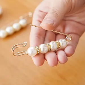 4-Pack Convertible Pearl Brooches, Multi-Functional Pins for Scarves Bags & Blazers, Sparkling Imitation Pearls to Elevate Your Daily Style