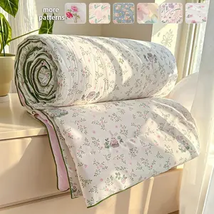 1 pc of small floral print summer quilt, super soft and skin-friendly air-conditioned quilt, suitable for use in all seasons, bedrooms, and living rooms