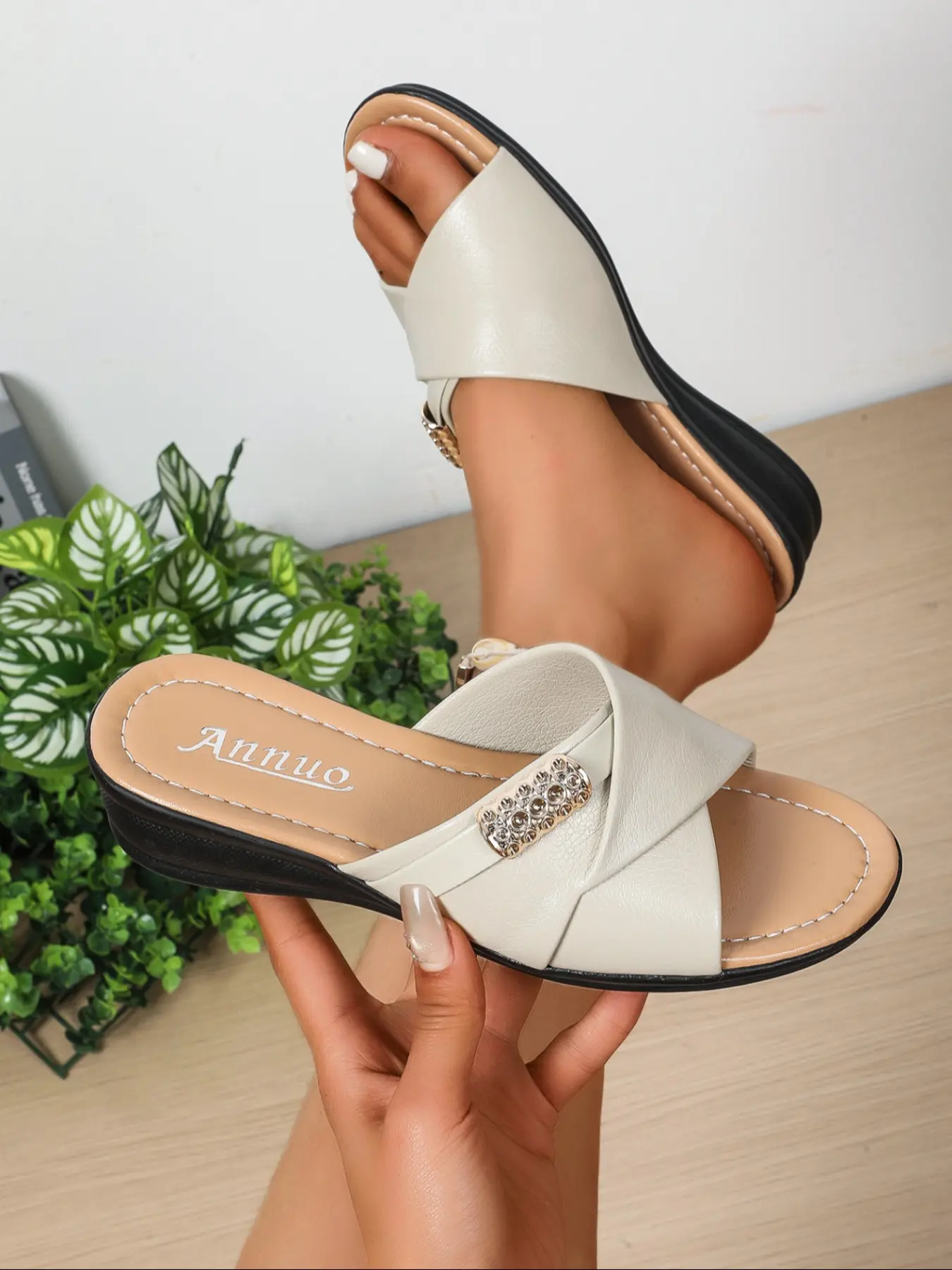 Women's Summer Wedge Sandals, PU Leather Slides, Casual Trendy Sandals, Durable Sandals, Comfortable Thick Sole Slippers, Wrinkle Design, Perfect for Daily Home & Outdoor Casual Wear