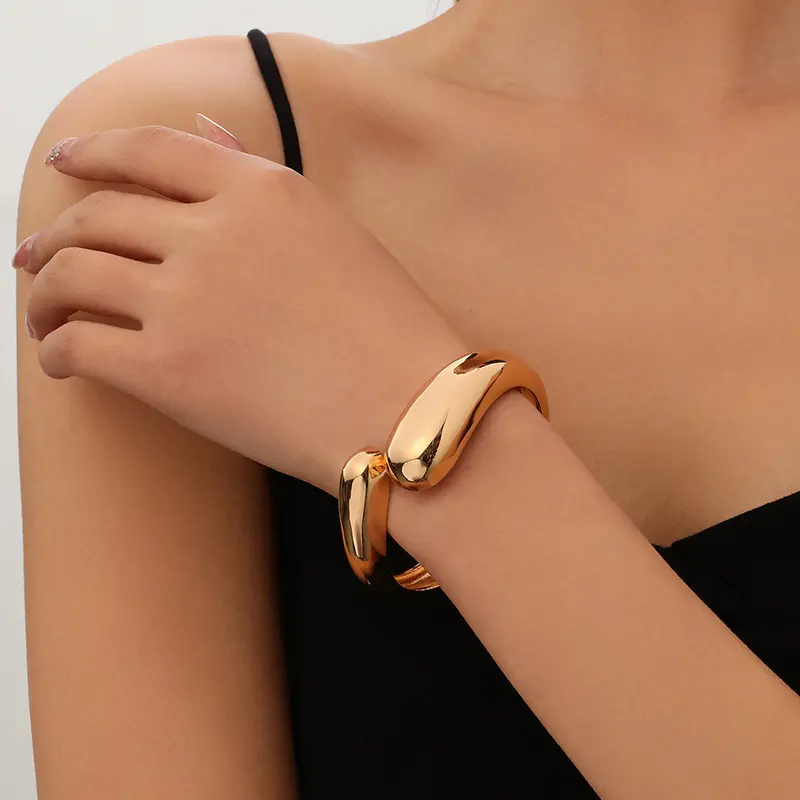 Chunky Gold Bangle Bracelets for Women, Dainty Gold Plated Big Stackable Bangles Set, Trendy Statement Cuff Bracelet Stack Fashion Jewelry Gifts