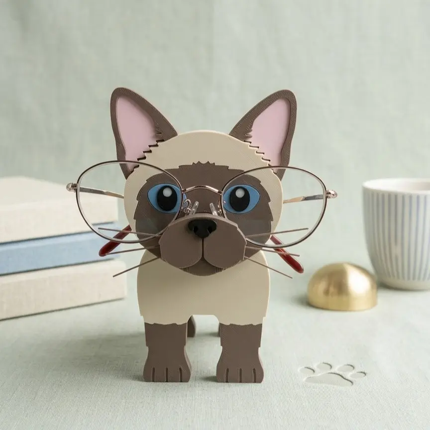 3D Cute Siamese Cat Glasses Holder Stand - 3.6x6.0x4 inches, Integrated Back Storage Pocket, Front Eyeglass Rest, Storage Tray for Nightstands & Entryways, Cat Lover Gift, Key & AirPod Organizer (Home Decor Statue), 3.6 X 6.0 X 4 Inches