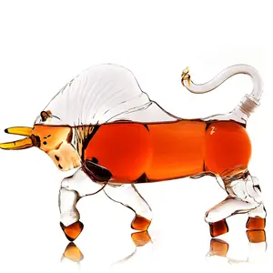 The Wine Savant Charging Bull Decanter, El Matador, Wall Street Bull, Charging Head Forward Animal Bullfighter Liquor Decanter Made For Bourbon, Whiskey, Scotch, Zodiac Shape Clear 1000ml Dispenser