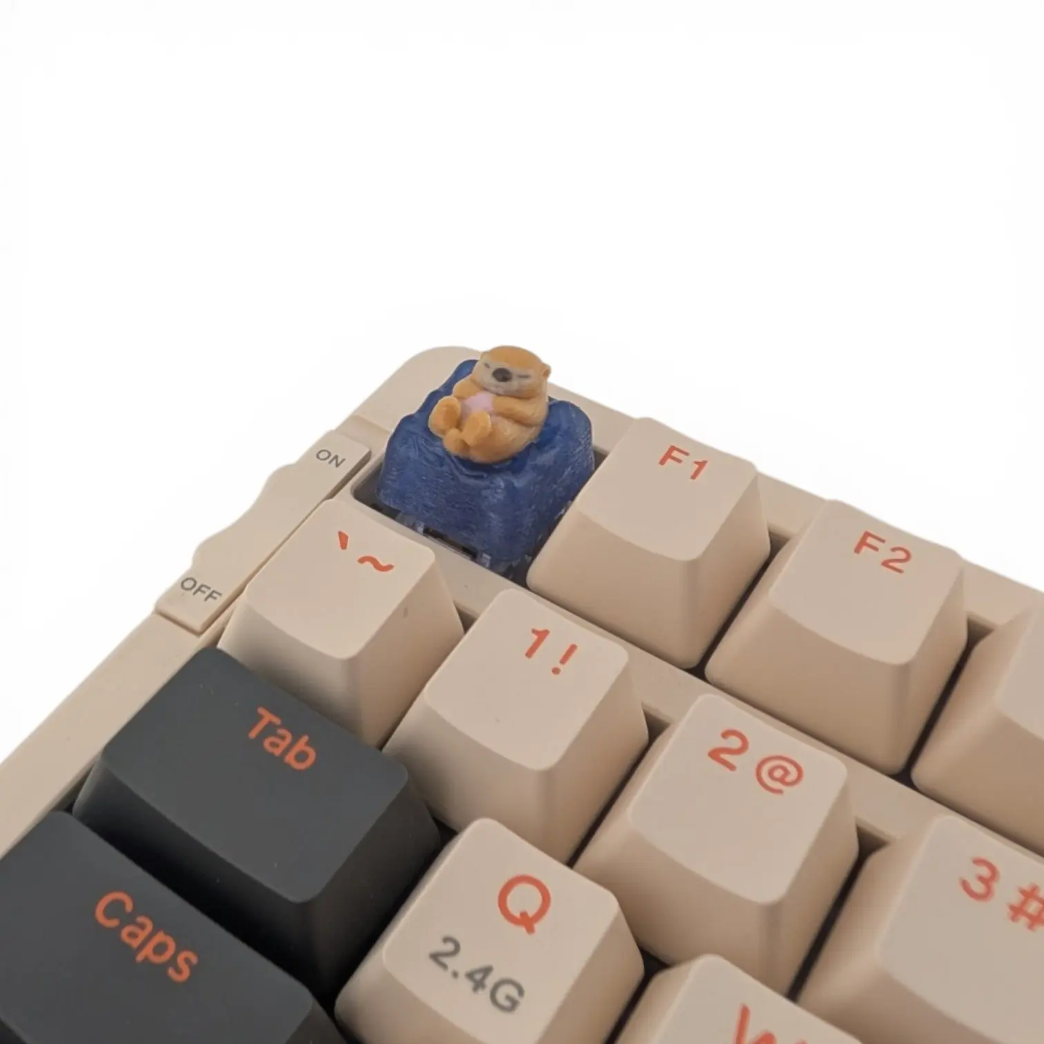 Hand-Cast High-Detail Otter Sculpt Resin Keycap for Mechanical Keyboards, Translucent Base, RGB Glow Backlit Design, Water-Floating Feature, Non-Radio Frequency Emitting