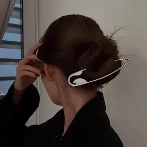 Large Paperclip Shaped Hair Clips, Big Banana Hair Claw Clips for Women, Strong Hold Jaw Clips Non Slip Hair Accessories for Thin Thick Curly Straight Hair, Daily Casual Wear