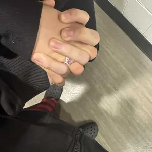 Heart-shaped diamond ring encased in a teddy bear and rose gift box – a romantic new choice for Christmas, a perfect Valentine's Day gift, adjustable ring, and jewelry gift.