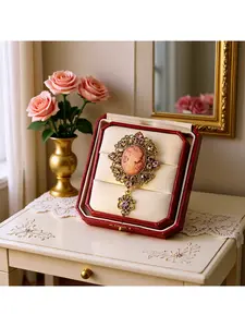 European and American medieval beauty head brooch, retro court-style hollowed-out diamond-encrusted brooch with a sense of luxury and delicate relief, for women