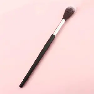 [Brush For Powders And Creams] Highlighter Brush, Tapered Face Makeup Brush For Powders And Creams