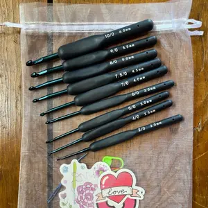 Ergonomic Crochet hook set for beginners! Project bag and tools!! Amigurumi sized hooks also! Soft grips on hooks, crochet hook set