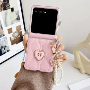 Down jacket with leather-patterned strap, love heart bracelet, phone case, Casing, lightweight luxury style, compatible with Motorola Razr 50/60, fashionable protective cover, uniquely designed for daily use, protective shell