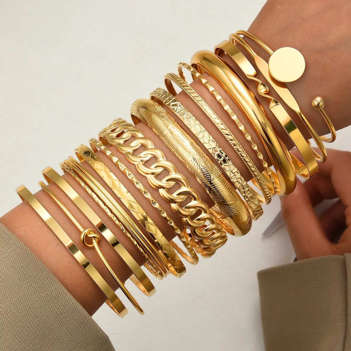 15Pcs Golden Metal Stackable Bangle Bracelet Set - Trendy Layered Chunky Golden Bracelets Stack Jewelry For Women