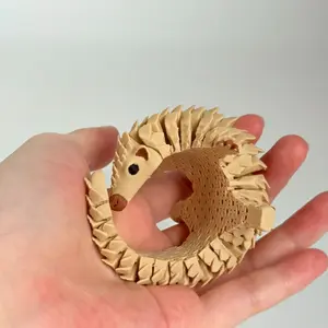 3D Printed Articulated Pangolin Desk Pet - Flexible Interactive Animal Sculpture, Decorative Geometric Moving Statue for Home Office Decor, Unique Tech Setup Accessories