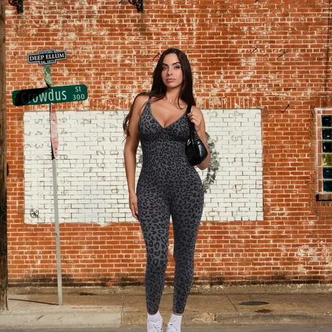 POPILUSH Women's Style Shapewear Bodysuit - Zip Front, Deep V, Adjustable Straps, Jumpsuit Design, Tummy Control, High Stretch, Bust Support, Comfortable Everyday Wear