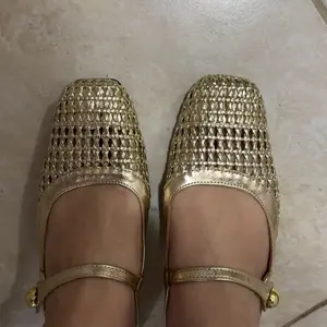 Women's Square Toe Woven Hollow Out Casual Flat Shoes, PU Leather Upper, Rubber Sole, Medium Width, All Season Fashion Sneakers