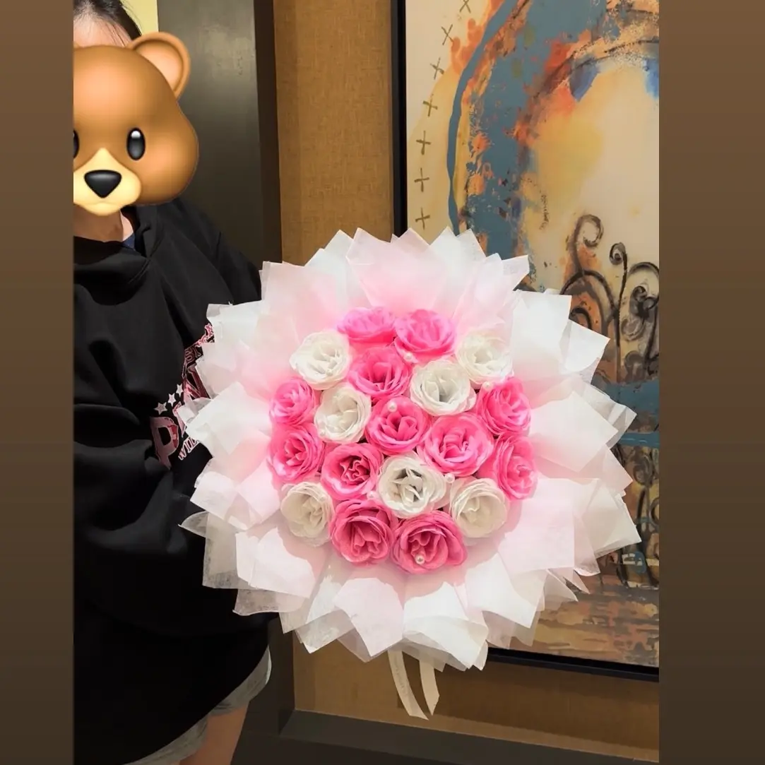 20 White and Pink Glitter Rose Forever Bouquet