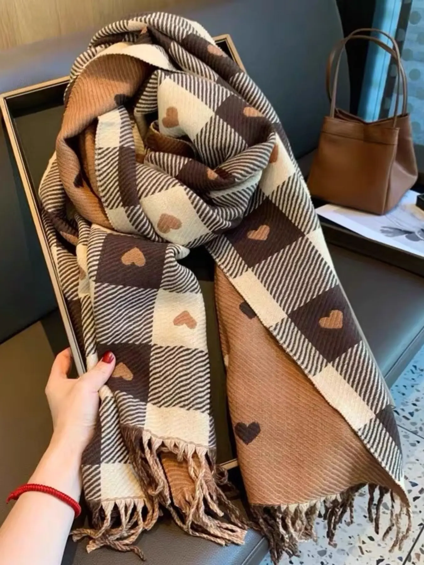 Elegant Plaid Heart Pattern Fringe Scarf, Soft Warm Thick Shawl, Unisex Fashion Accessory, Perfect for Fall & Winter