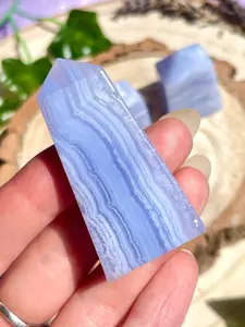 1pc Rare Blue Lace Agate Tower - Banded Blue Agate Mineral with Crystal Points, Natural Stone Decor for Home, Wedding, Birthday, Halloween, Christmas, Music Party - Indoor/outdoor Decoration, Unique Gift Idea, Agate Decor, Wedding Decoration