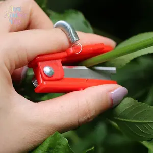 2PCS Gardening Thumb Cutter, Portable Picking Tool for Grapes, Cucumbers & Vegetables, Safe Pruning Knife for Pinching, Leaf Stripping, Gardening & Harvesting