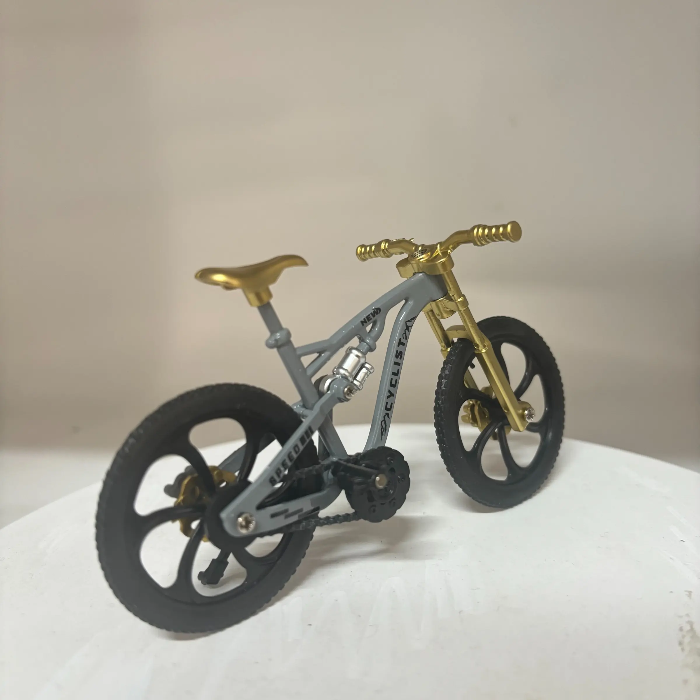 Cool Alloy Mini Mountain Bike Model, Realistic Moving Structure, Desk Toy, Desktop Figurine, Stress Relief, Gift for Boyfriend/brother, Birthday Present, Articulating Miniatures