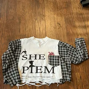 PIEM (she heart piem) female cropped flannel t shirt