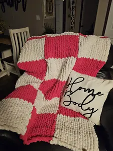 Finger-knitted SQUISHY Cozy Blankets Soft & Cozy for Snuggling Ideal for Lounging Reading or Decorative Use Perfect for Adults & Kids
