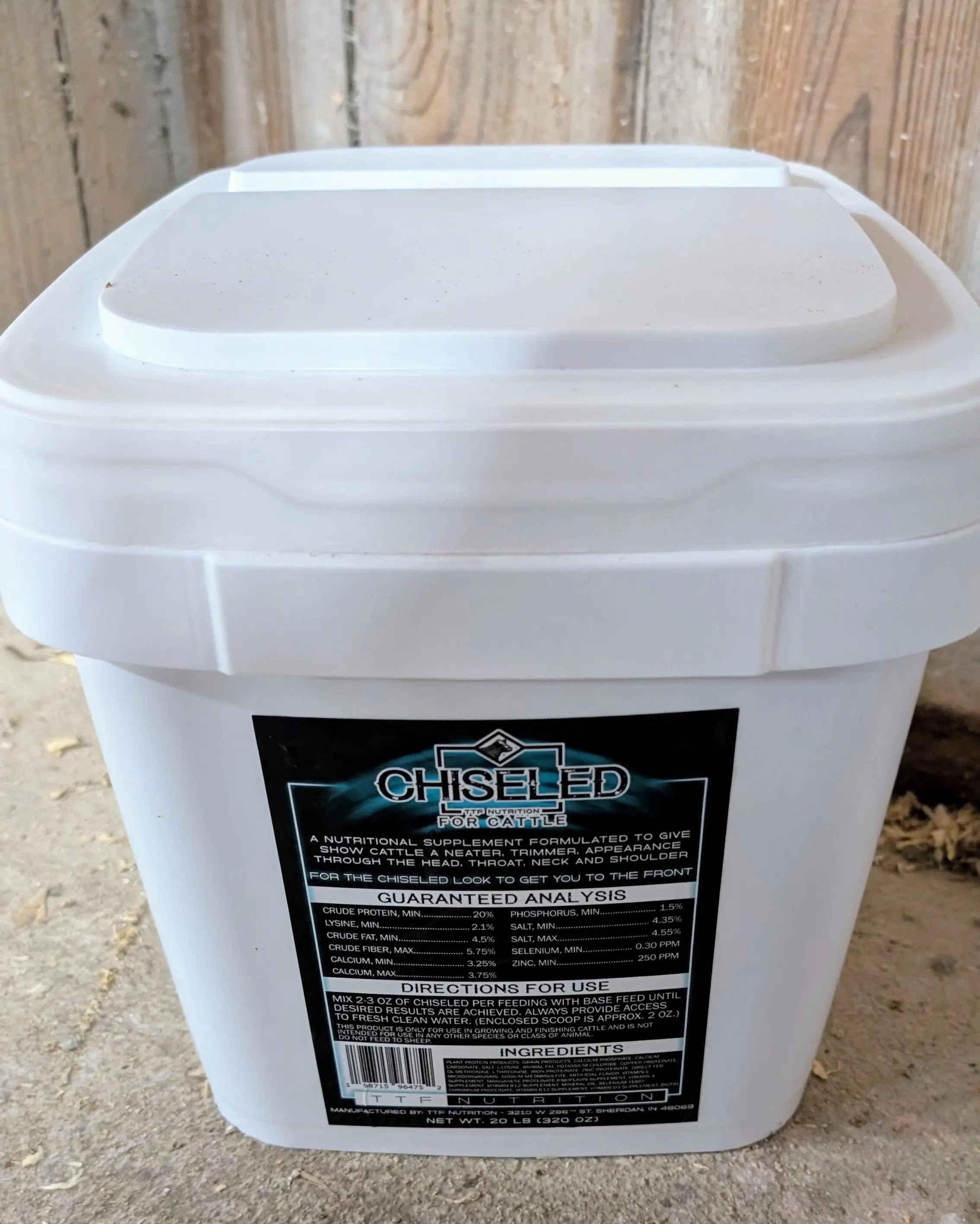 Chiseled For Cattle Nutritional Supplement to Trim Excess Fat in Head Neck and Throat 10-Pound Bucket Lasts 3-4 Weeks