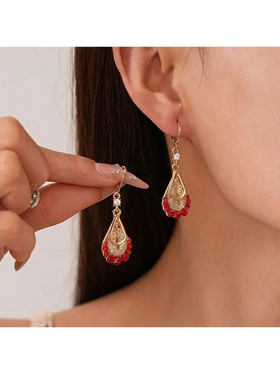 A pair of exquisite gold earrings with high-end and sophisticated ear clasp design, women's high-quality jewelry - an ideal gift