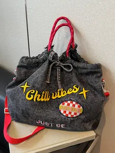 Personalized denim drawstring bag, contrasting handle embroidered letter design, fashionable large-capacity tote bag, Casual Tote Bag, stylish tote bag, niche retro and versatile, suitable for daily commuting, shopping and travel, etc.