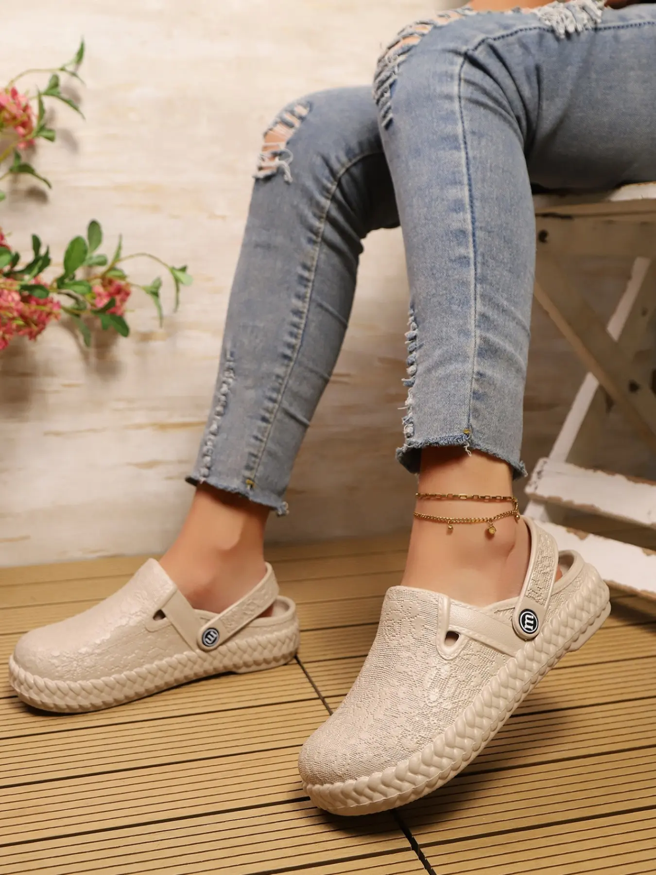 Women's Sun Step Beach Shoes, Hollow Design, Lightweight Eva Material, Comfortable Anti-Slip Sole, Odor Resistant Footwear