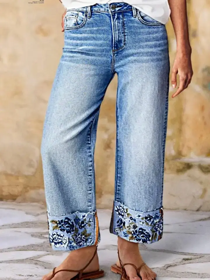 Women's Straight Leg Jeans for Petite Frames, Modern Denim Piece for Casual Wardrobes