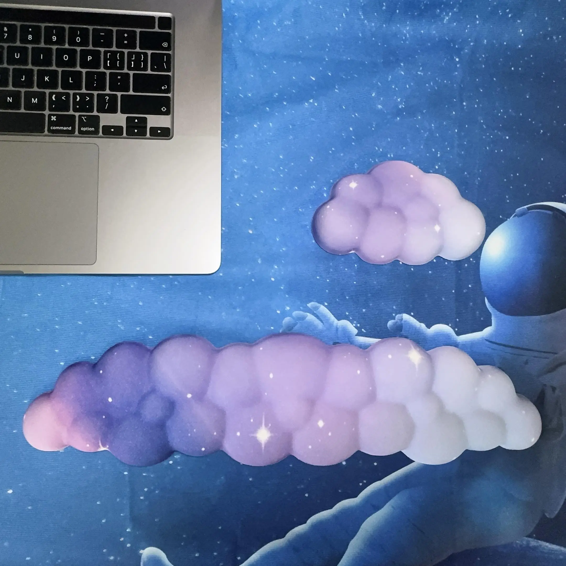 Cloud Shaped Wrist Rest Mouse Pad, Creative Wrist Rest Mouse Pad, Non-slip PU Material Wrist Rest Mouse Pad for Computer Keyboard, Desk Buddy, Holiday