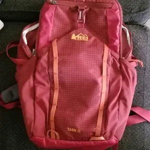 rei coop hiking camp multipurpose bag, red color, Durable Material, Versatile Design, Ideal for Outdoor Activities