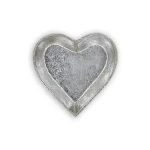 360 stand 7 in. Contemporary Heart Shape Handmade Silver Metal Tray, Sturdy, Ideal for Decorative Use with Plates