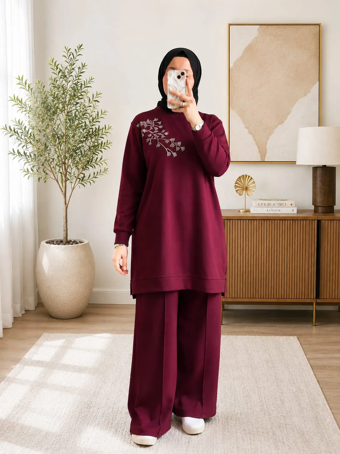 طقم تركي عريض بتصميم محتشم، مصنوع من قماش الناعم جداً  Cupra Tencel -A wide-fit Turkish two-piece set designed for modest wea